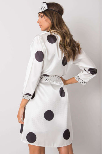 Balts naktsgaldiņš ar zirņiem