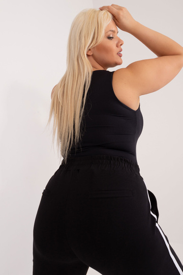 Kairi liela izmēra melnas...