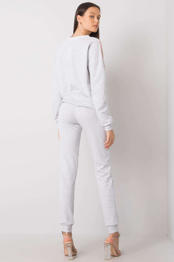 Balts un netīri rozā sporta...