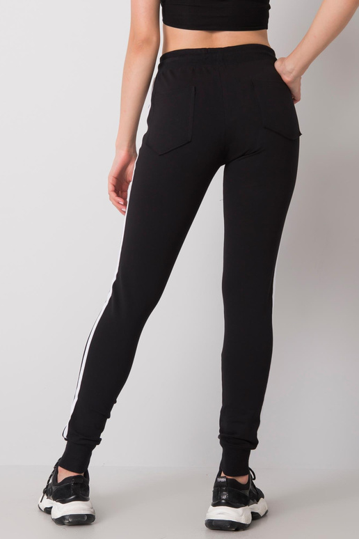 Safrāna melnas sporta bikses