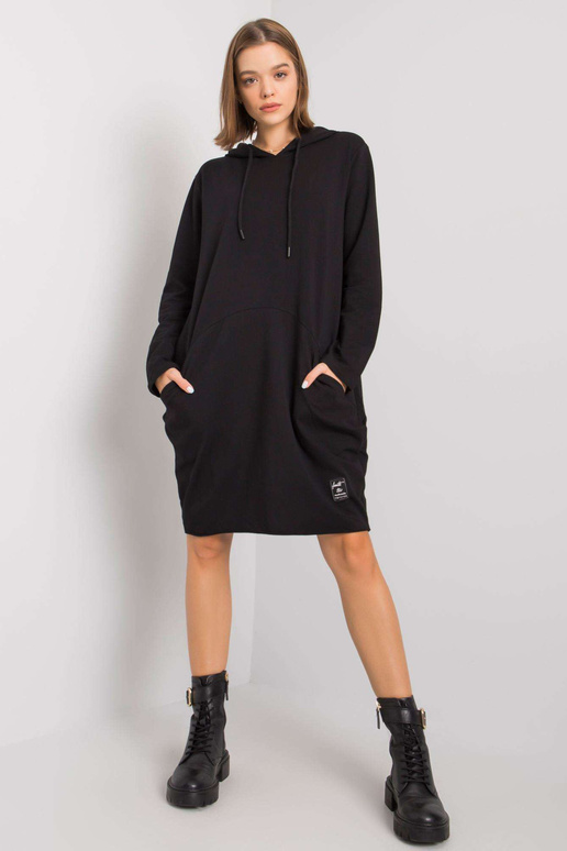 Aldila kleita ar melnu kapuci