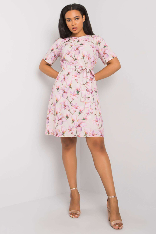 Bēša rakstaina liela izmēra kleita...