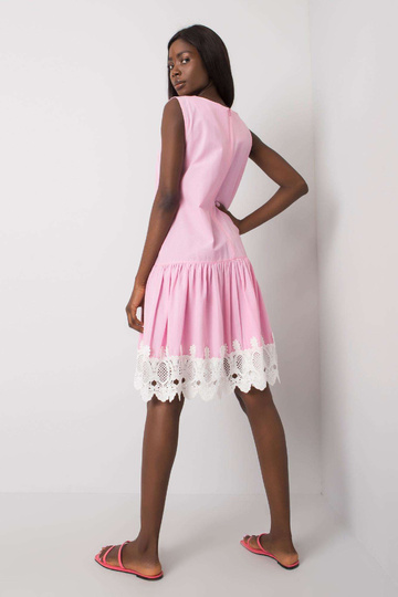 Gaiši rozā kleita ar...