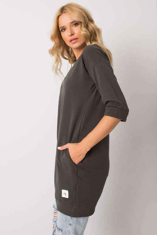 Tumšs haki krāsas džemperis ar Ivetas...