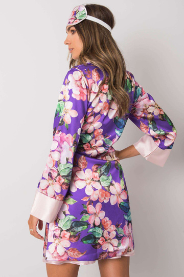 Gaiši rozā ziedu nakts...