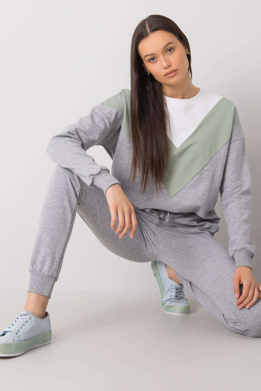 Pelēks-pistāciju krāsas sporta tērpa... Pelēks-pistāciju krāsas sporta tērpa...