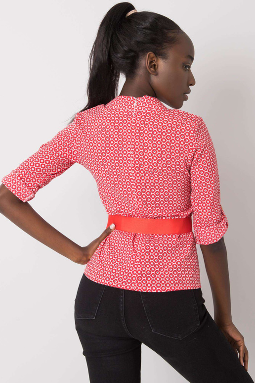 Balta un sarkana blūze ar Tiana rakstiem