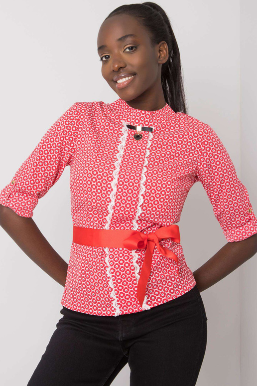 Balta un sarkana blūze ar Tiana rakstiem