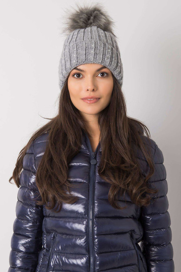 Pelēka ziemas cepure ar...