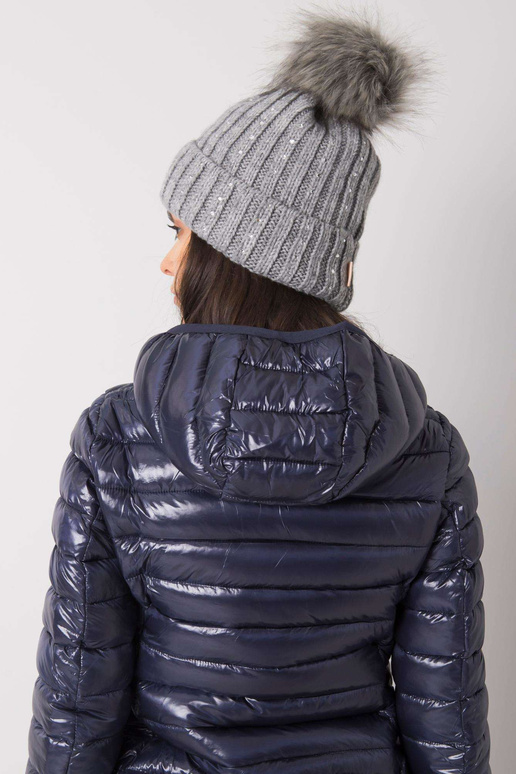 Pelēka ziemas cepure ar aplikāciju