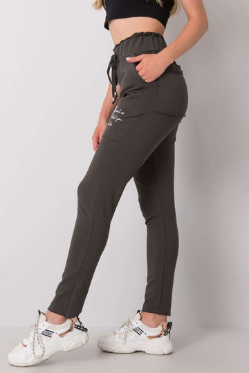 Dženiferas tumšas haki... 2