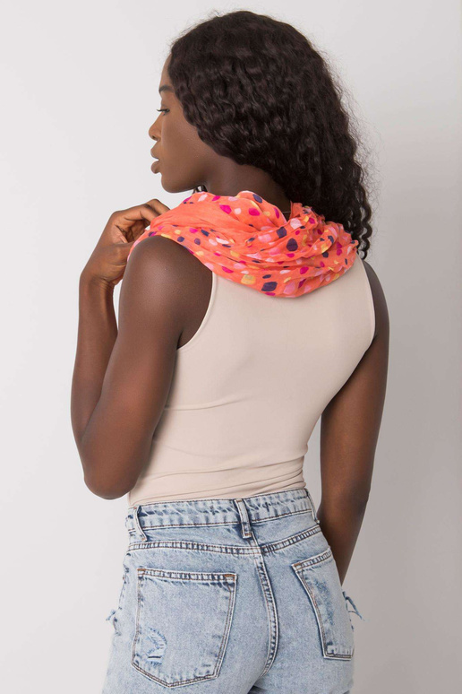 Oranža sieviešu šalle punktos