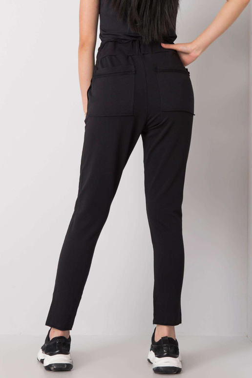 Dženiferas melnās sporta bikses