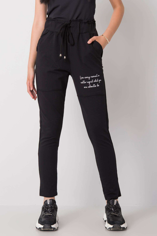 Dženiferas melnās sporta bikses