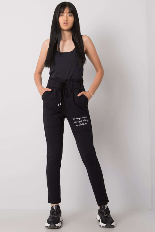 Dženiferas melnās sporta bikses