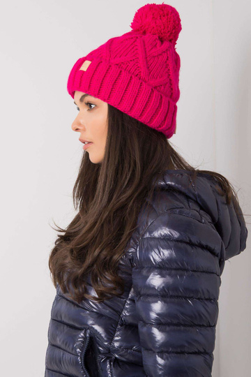 Rozā ziemas cepure ar pomponu