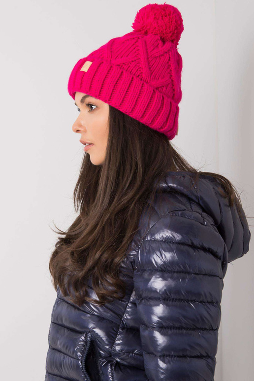 Rozā ziemas cepure ar pomponu