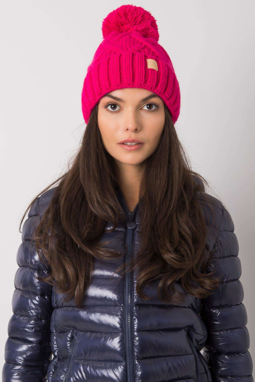 Rozā ziemas cepure ar pomponu