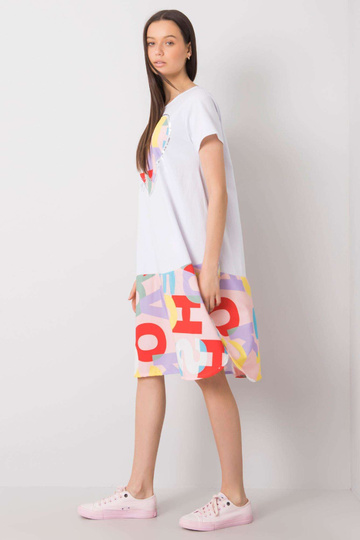 Balta un gaiši rozā kleita...