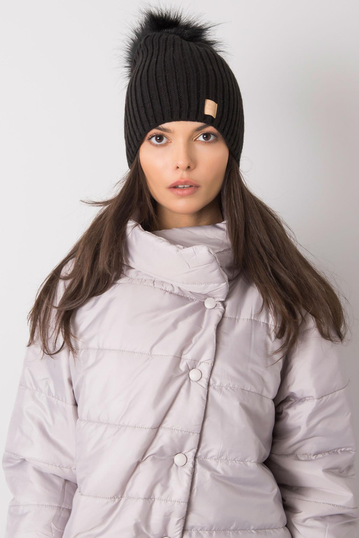 Melna polsterēta sieviešu cepure ar...