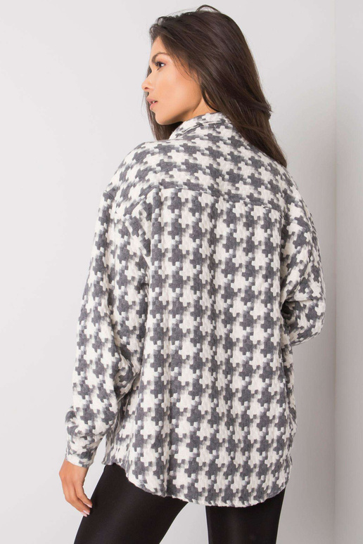 Balts un pelēks krekls ar kabatām...