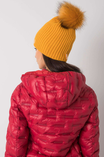 Tumši dzeltena izolēta... 2