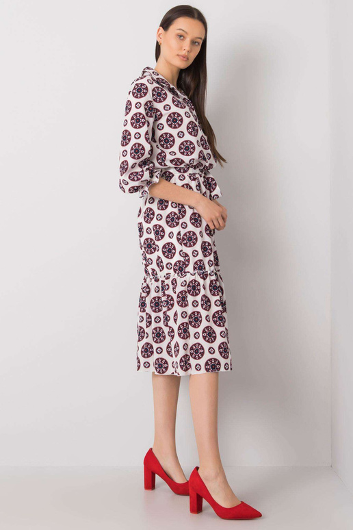 Balta un sarkana kleita ar apdrukām...