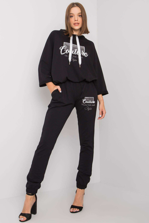 Melns komplekts ar Martille aplikācijām