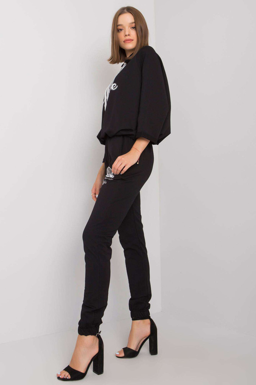 Melns komplekts ar Martille aplikācijām