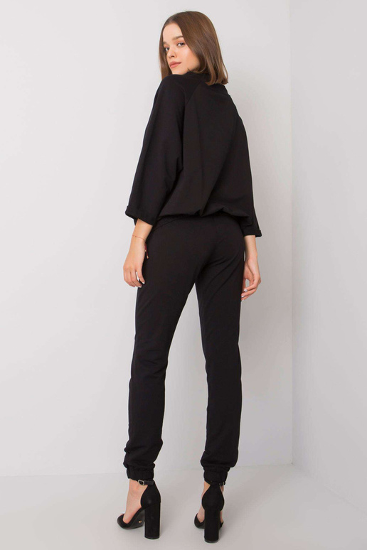 Melns komplekts ar Martille aplikācijām