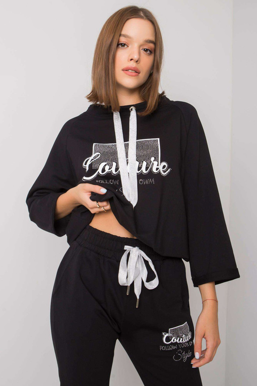 Melns komplekts ar Martille aplikācijām