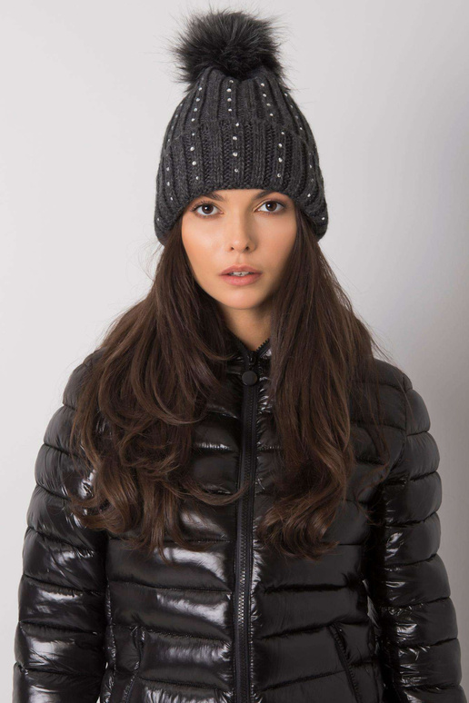 Tumši pelēka ziemas cepure ar aplikāciju