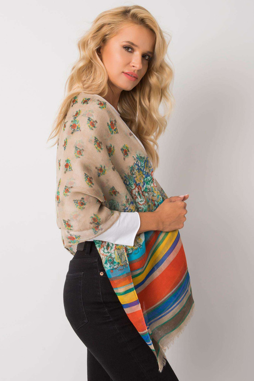 Bēša viskozes šalle ar rakstiem