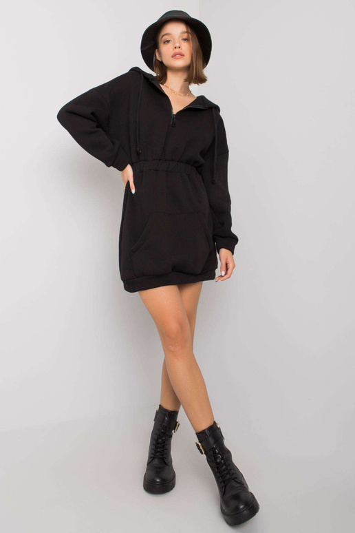 Skyla džemperīša kleita ar melnu kapuci