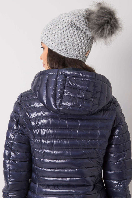 Pelēka ziemas cepure ar pomponu