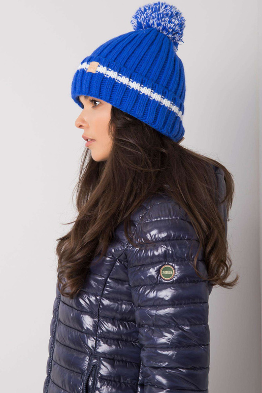 Zila cepure ar pomponu