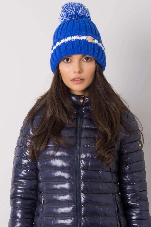 Zila cepure ar pomponu