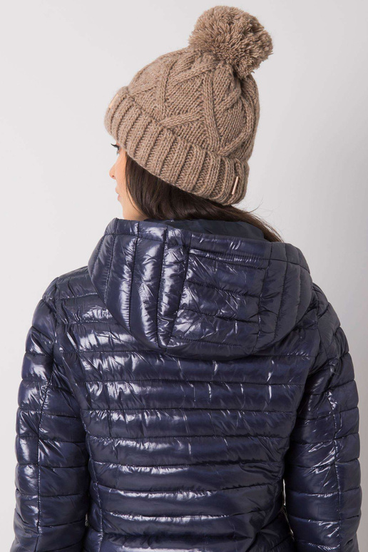 Tumši bēša ziemas cepure ar pomponu