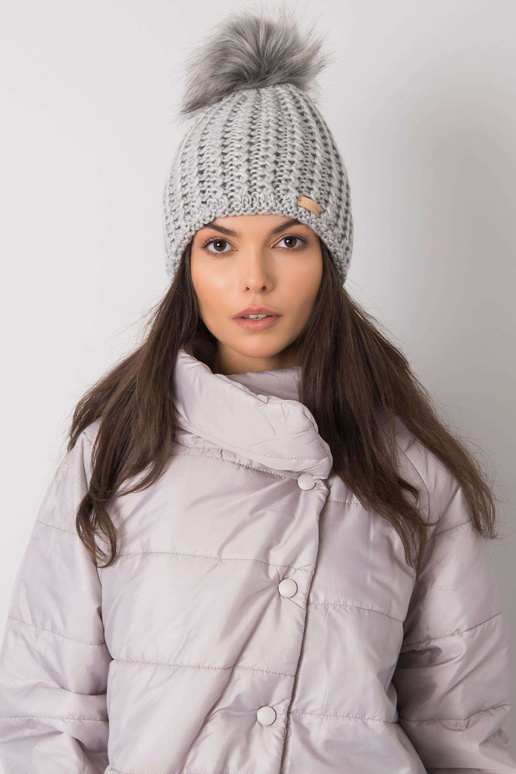 Pelēka sieviešu ziemas cepure