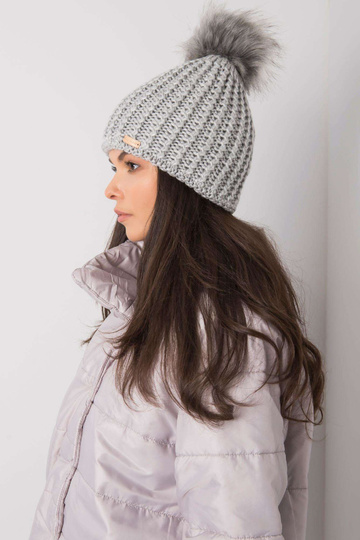 Pelēka sieviešu ziemas cepure 2