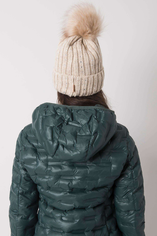 Bēša ziemas cepure ar aplikāciju