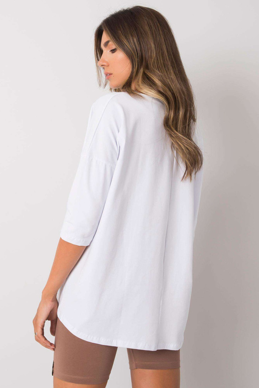 Balta blūze ar Kaylyn uzrakstu