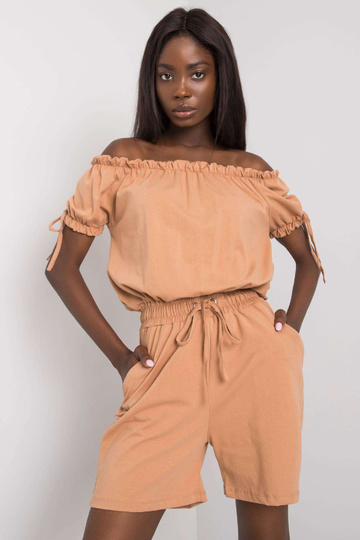 Kamieļu īss kombinezons...