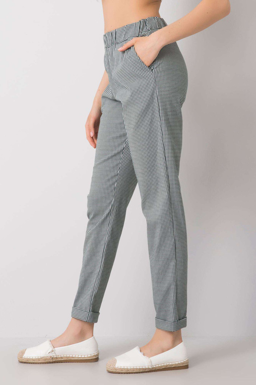 Noreen Melnās un Zaļās Rūtainas Bikses