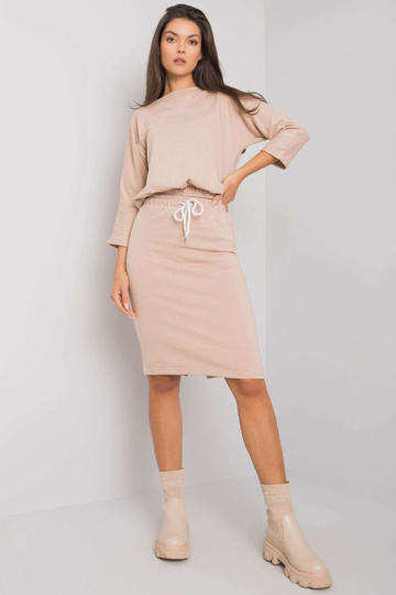 Bēšs komplekts ar svārkiem...