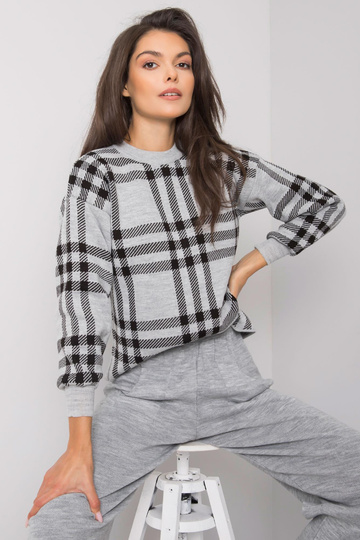 Pelēks trikotāžas komplekts...