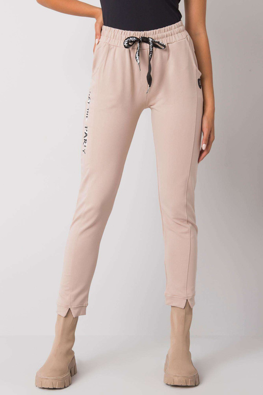 Bēšas treniņbikses ar Peyton uzrakstiem