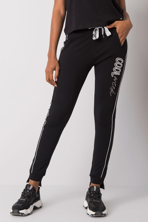 Melnas sporta bikses ar Abia aplikācijām