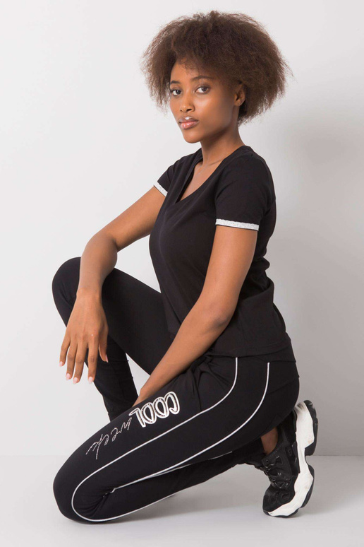 Melnas sporta bikses ar Abia aplikācijām