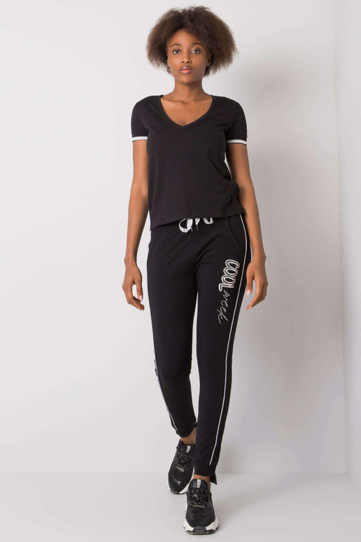 Melnas sporta bikses ar Abia aplikācijām